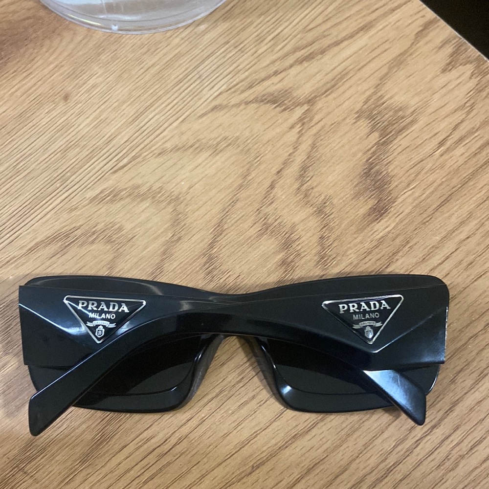 prada sunglasses - Picture 1 of 3
